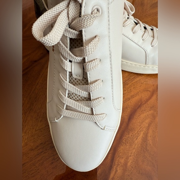 Coach Clip Low Top Leather Sneakers in Chalk/Khaki sz 11 - Picture 12 of 15
